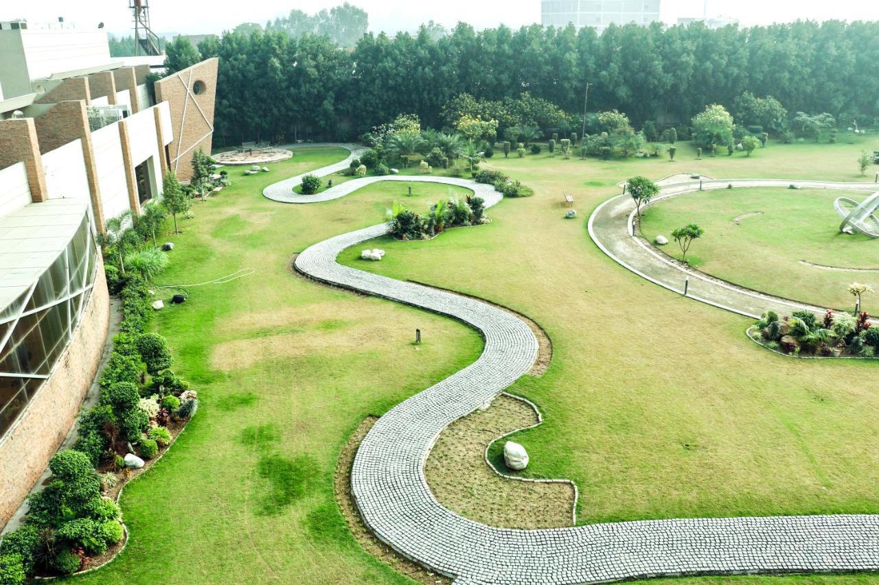 Circle Club Faisalabad Hotel Exterior photo