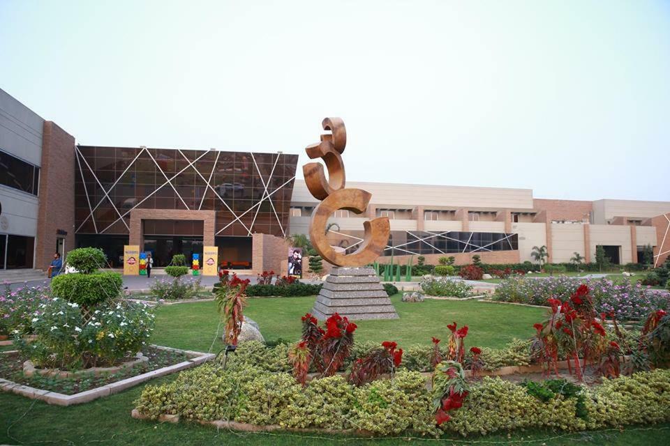 Circle Club Faisalabad Hotel Exterior photo
