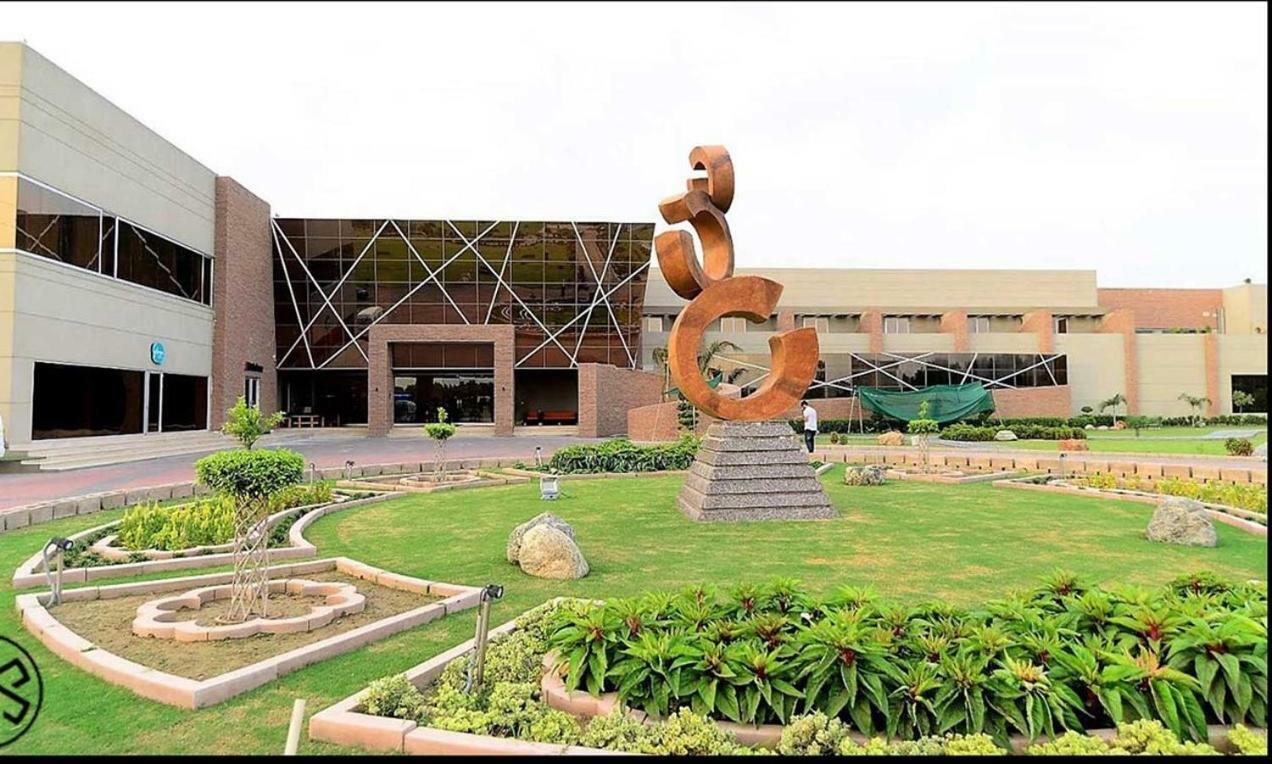 Circle Club Faisalabad Hotel Exterior photo